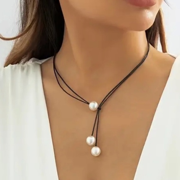 NWOT Faux Pearl Lariat Necklace - Picture 1 of 3